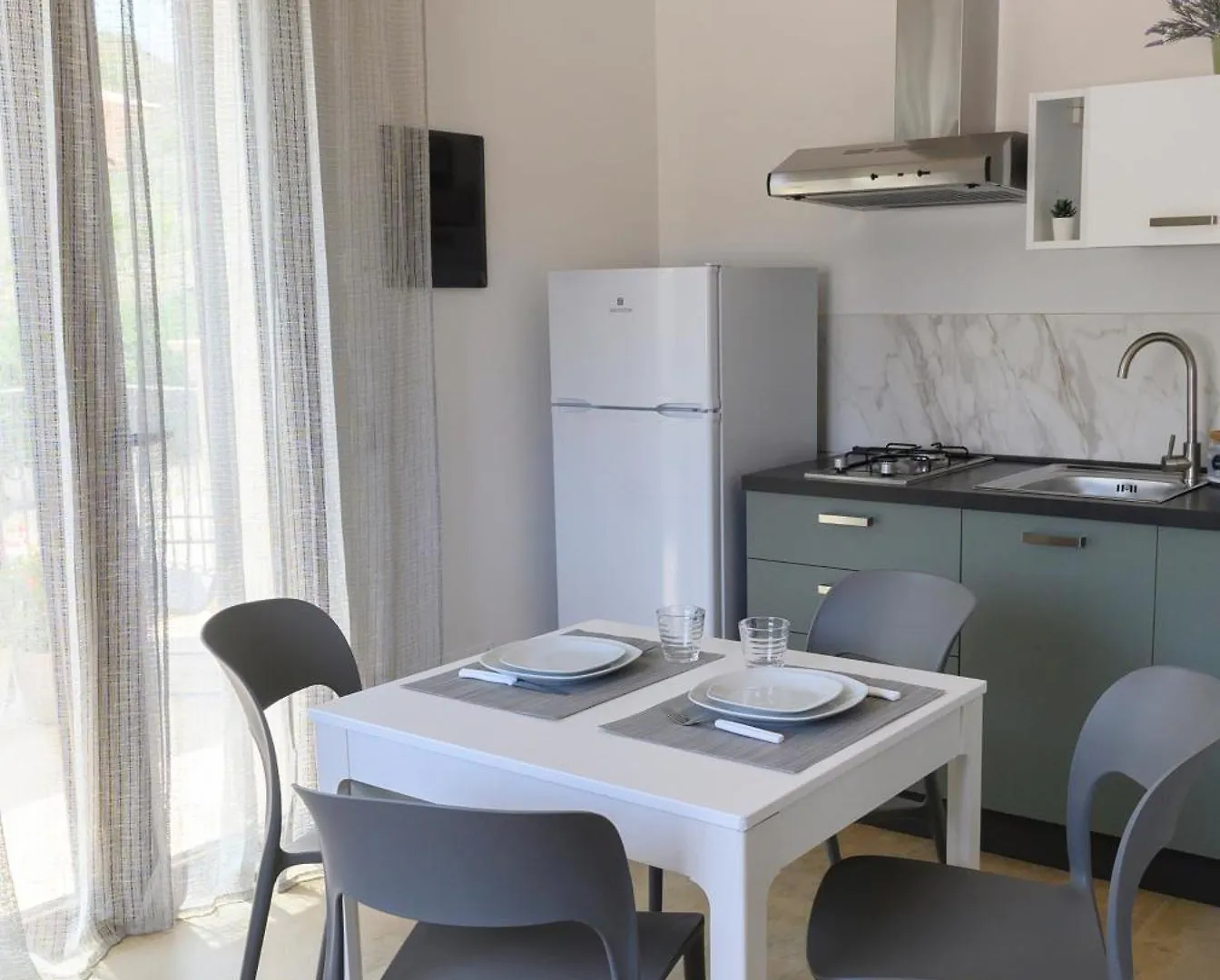 Le 3 Rose Apartments Montallegro 0*,