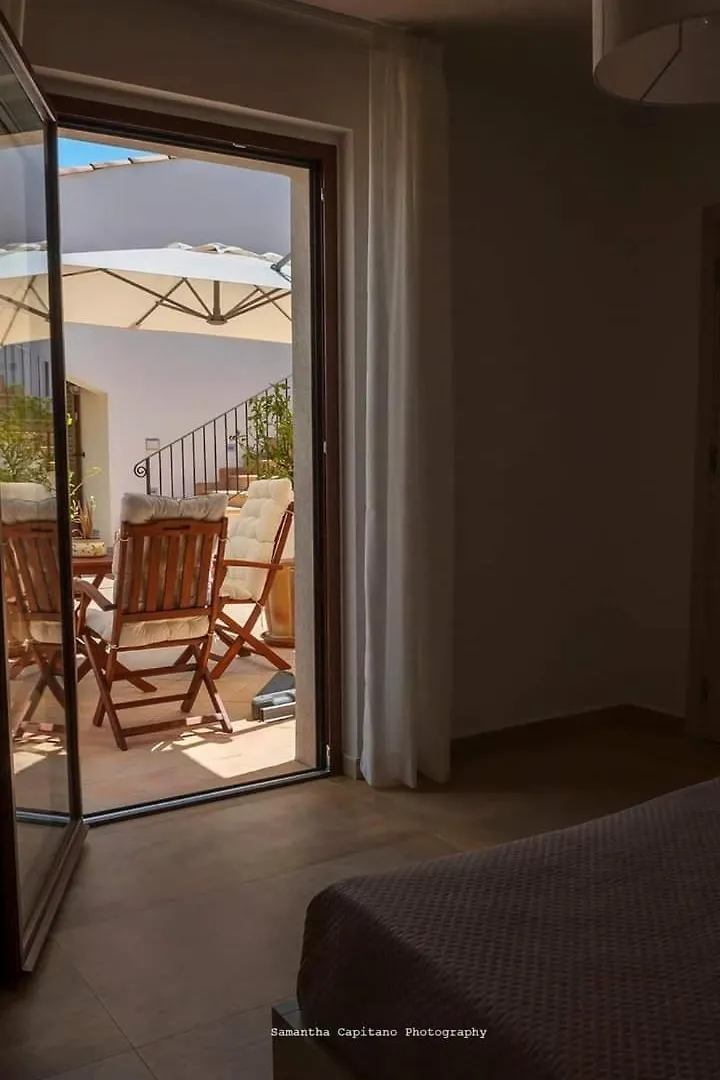 Le 3 Rose Apartments Montallegro