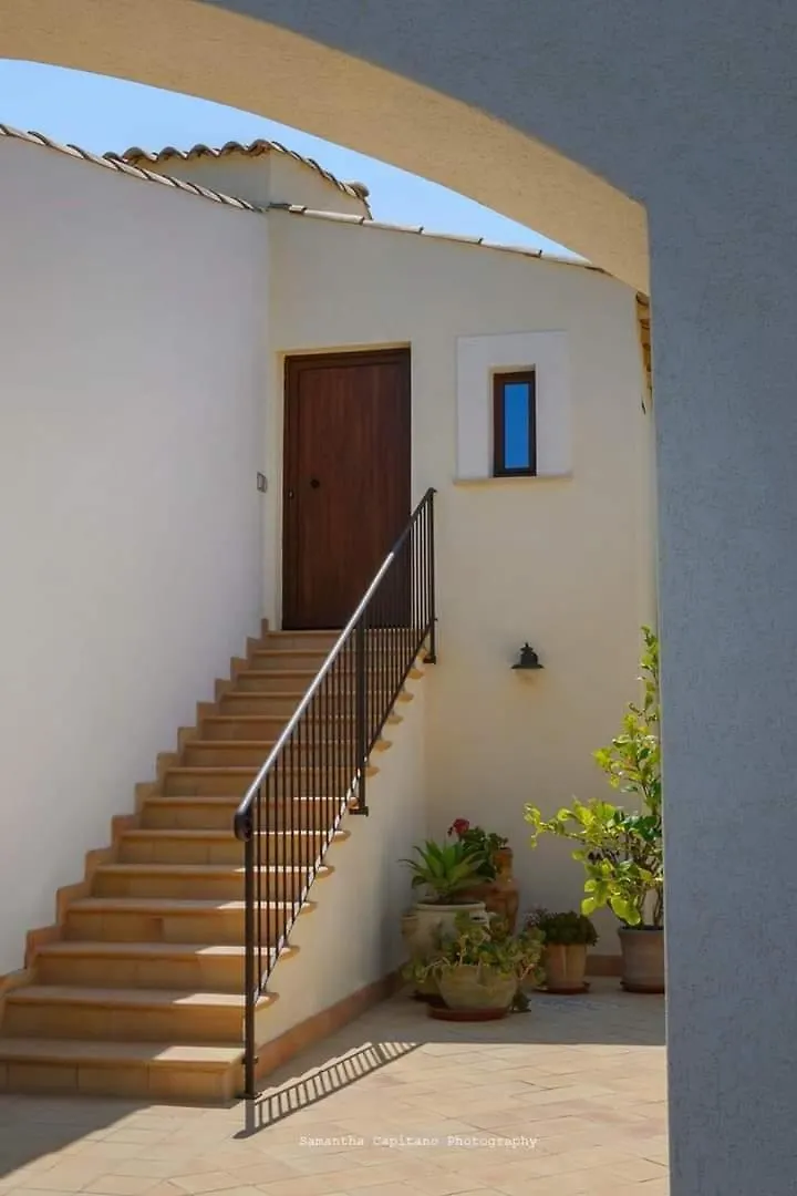 Le 3 Rose Apartments Montallegro Italy