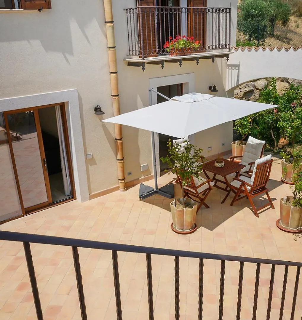 Le 3 Rose Apartments Montallegro 0*,  Italy